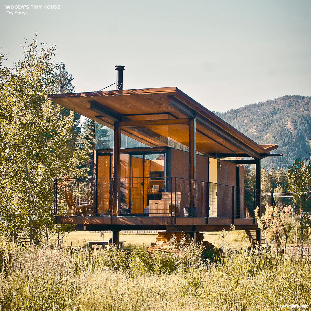 Woody's tiny house exterior