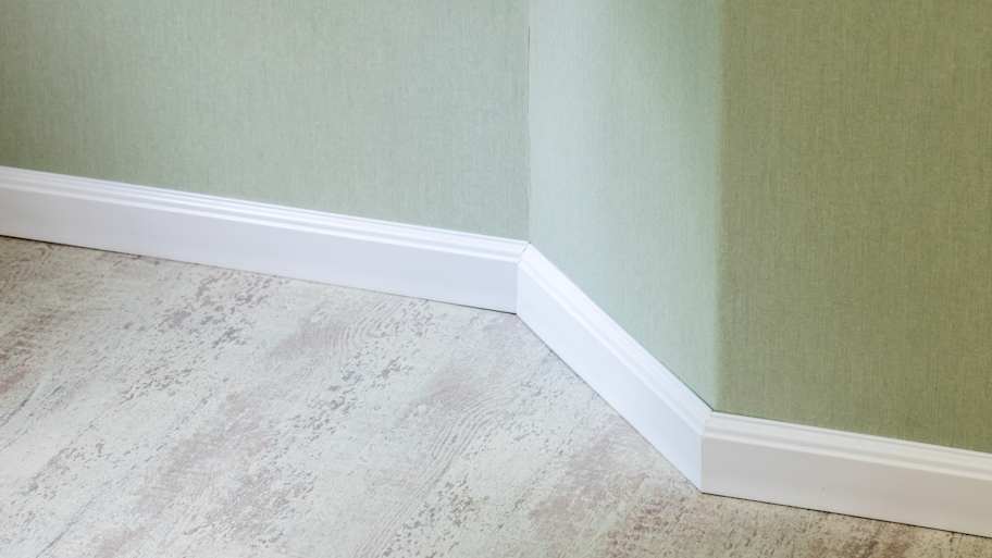 white baseboards corners
