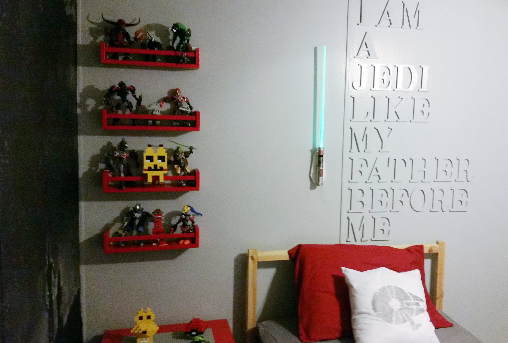 Star Wars bedroom wall with lightsaber