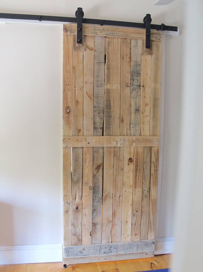 sliding door from pallet wood