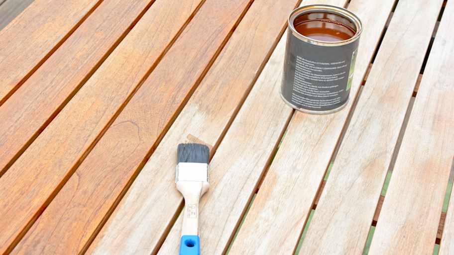 wood floor with tin can with oil