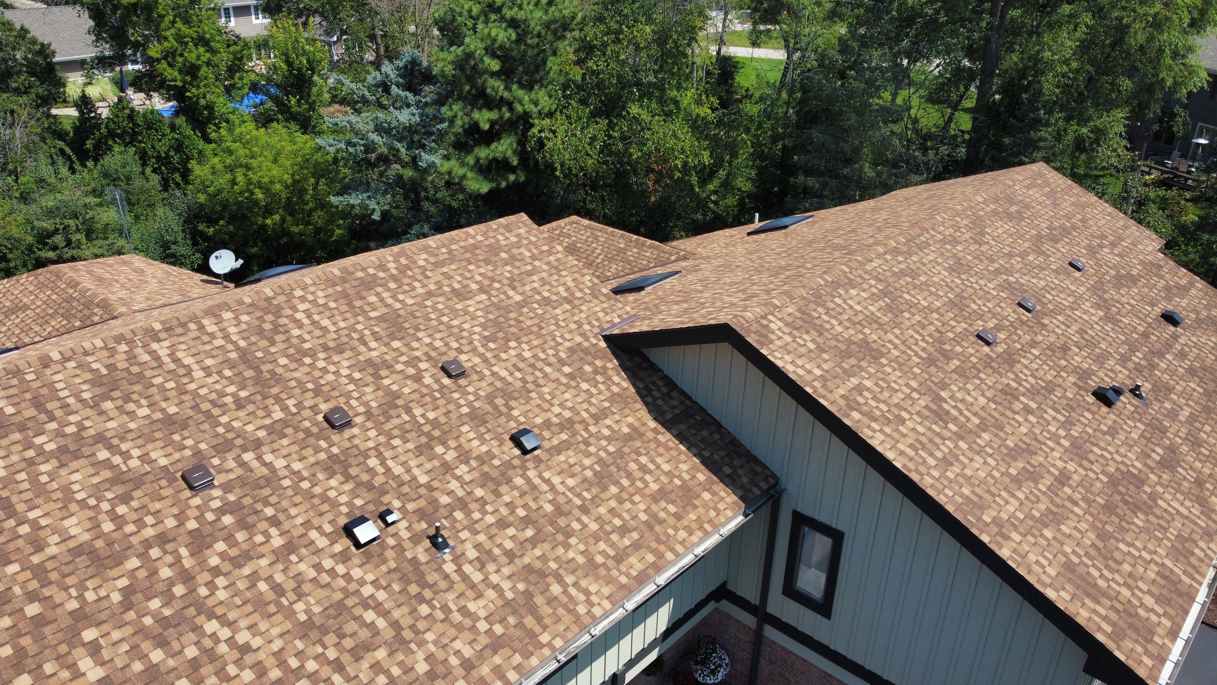 brown asphalt roof