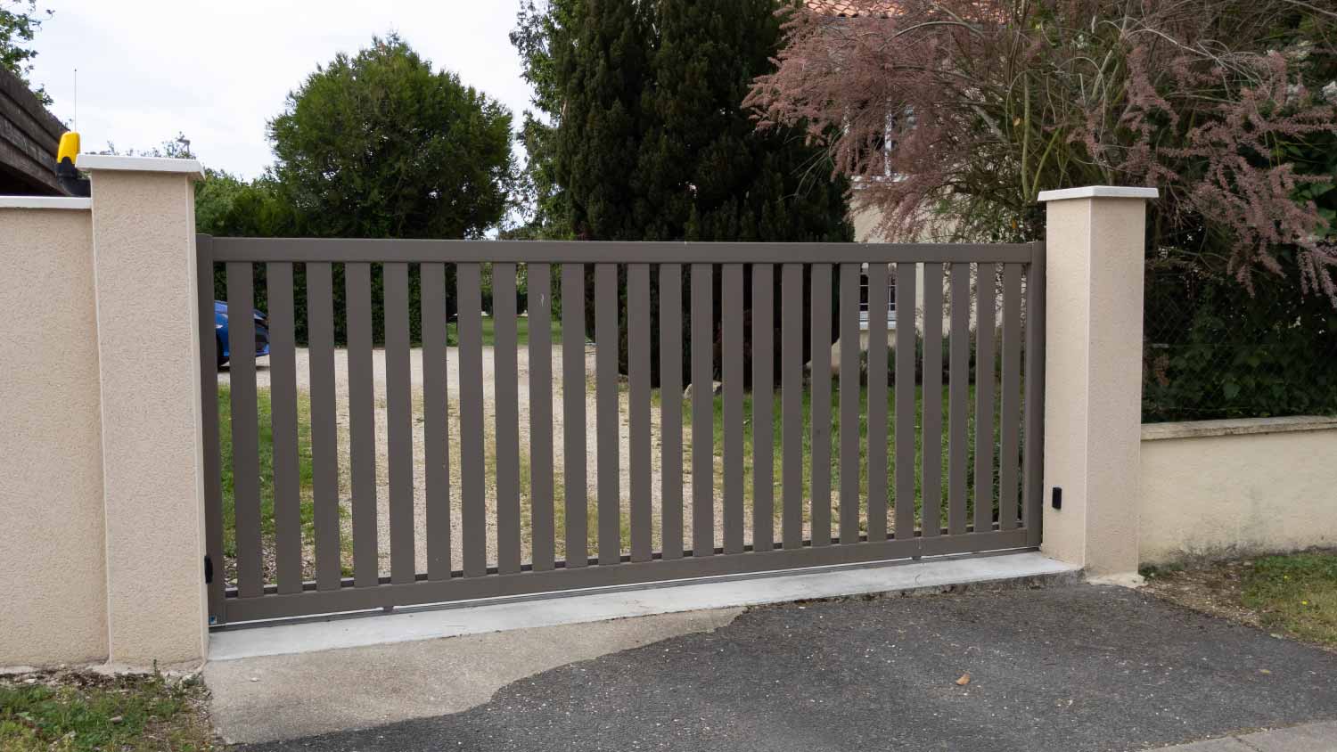 Aluminum house gate