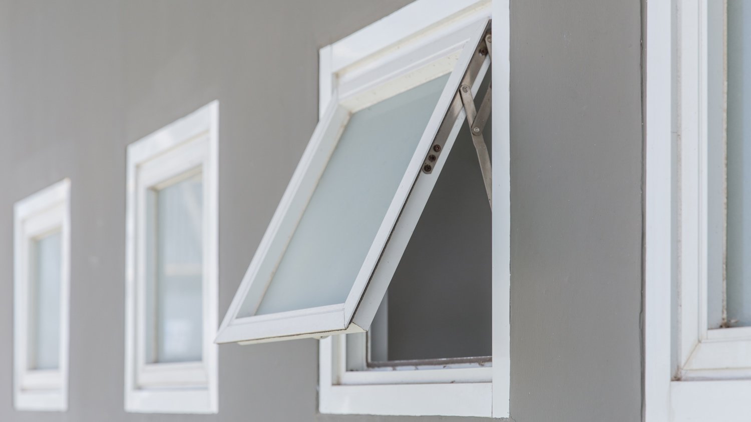 awning window open, modern home aluminum push windows.