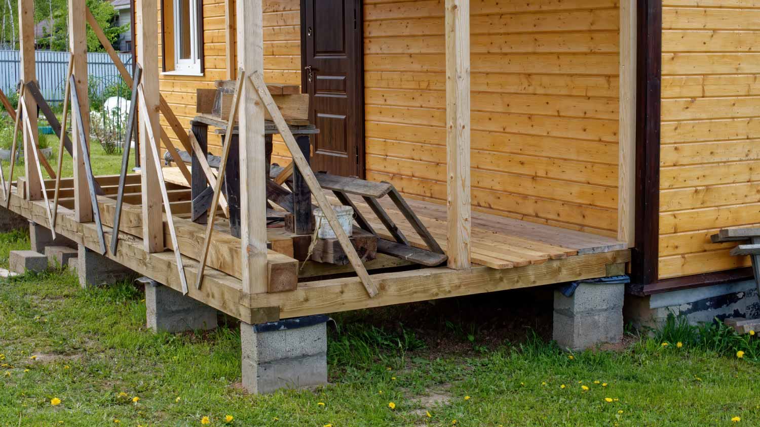 Construction of wooden extensions of a house