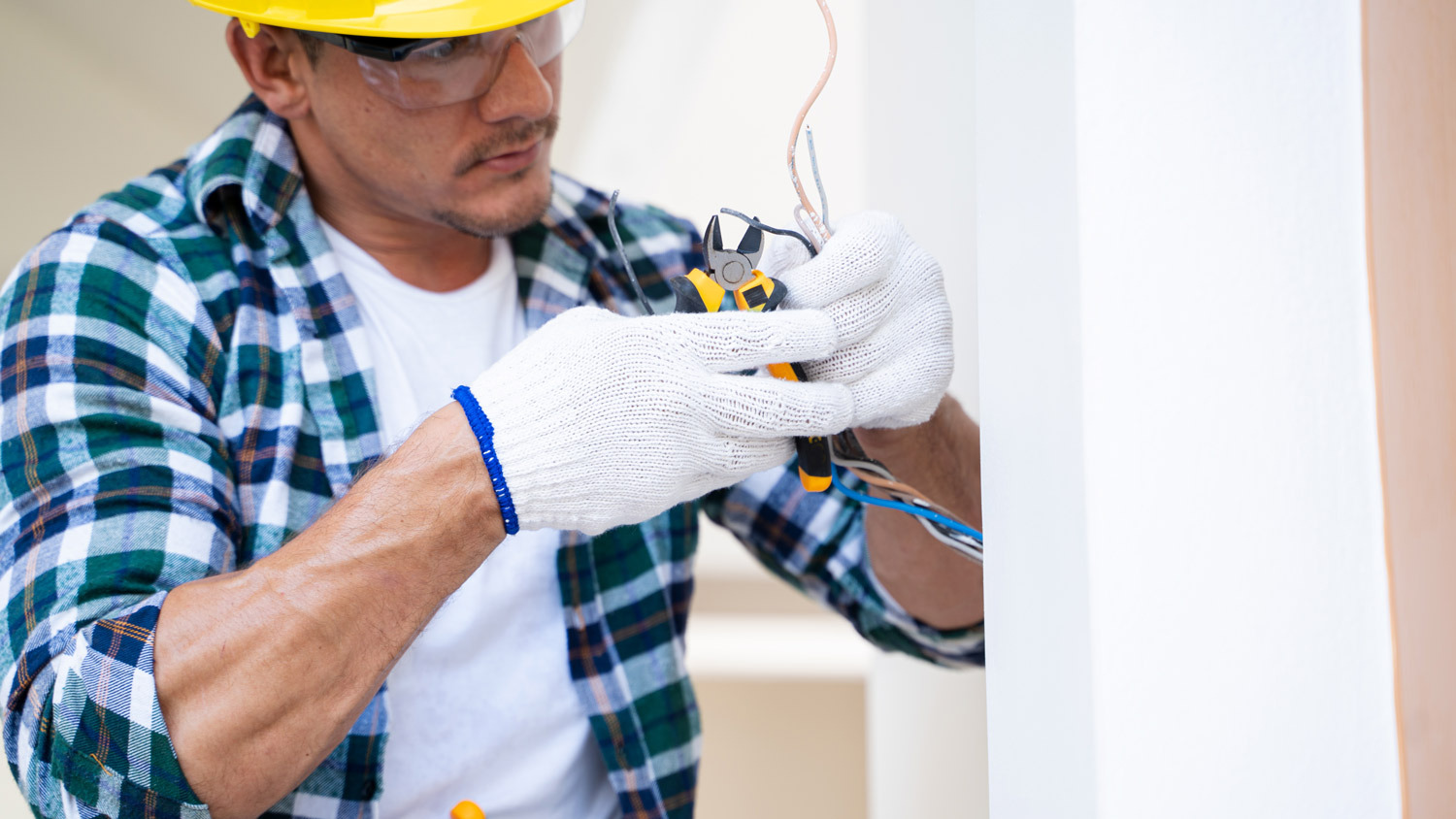 Electrician prepares the installation of electrical wiring