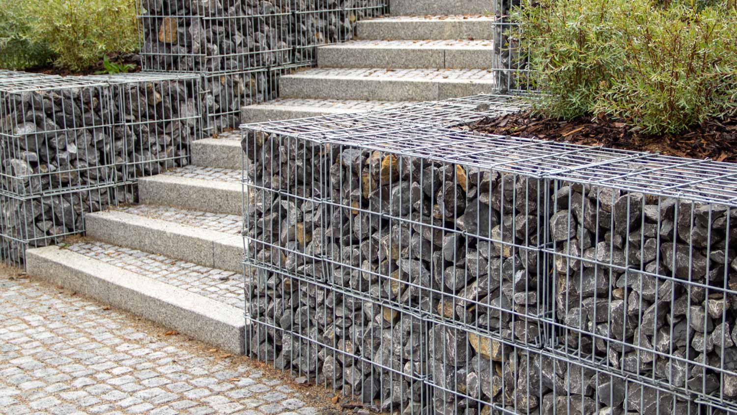 Gabion retaining wall