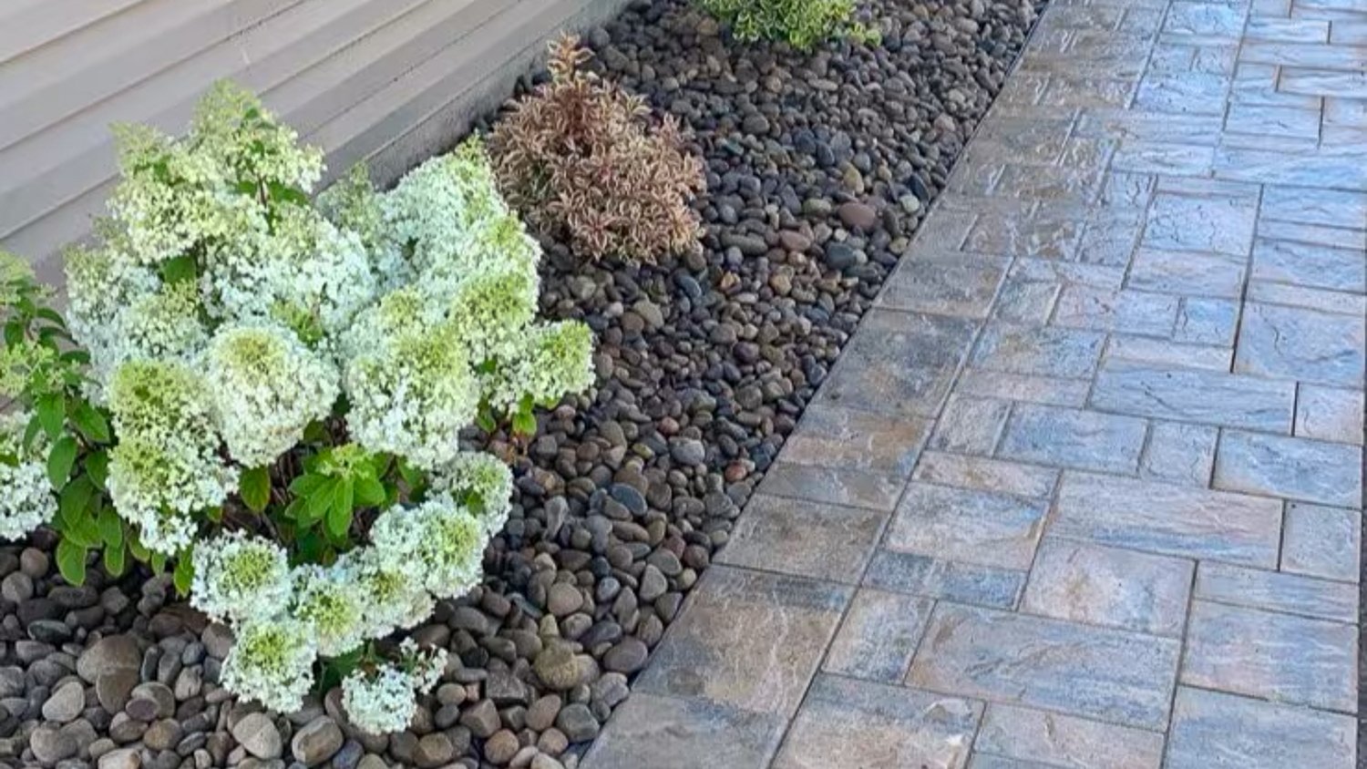 Gravel border and paver