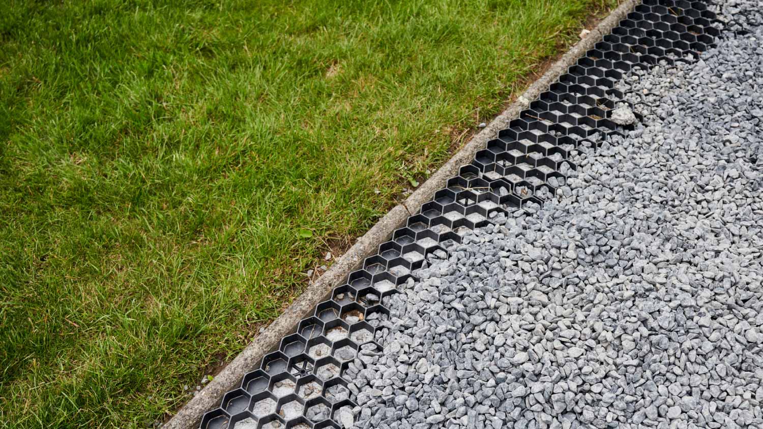 Gravel stabilization grid