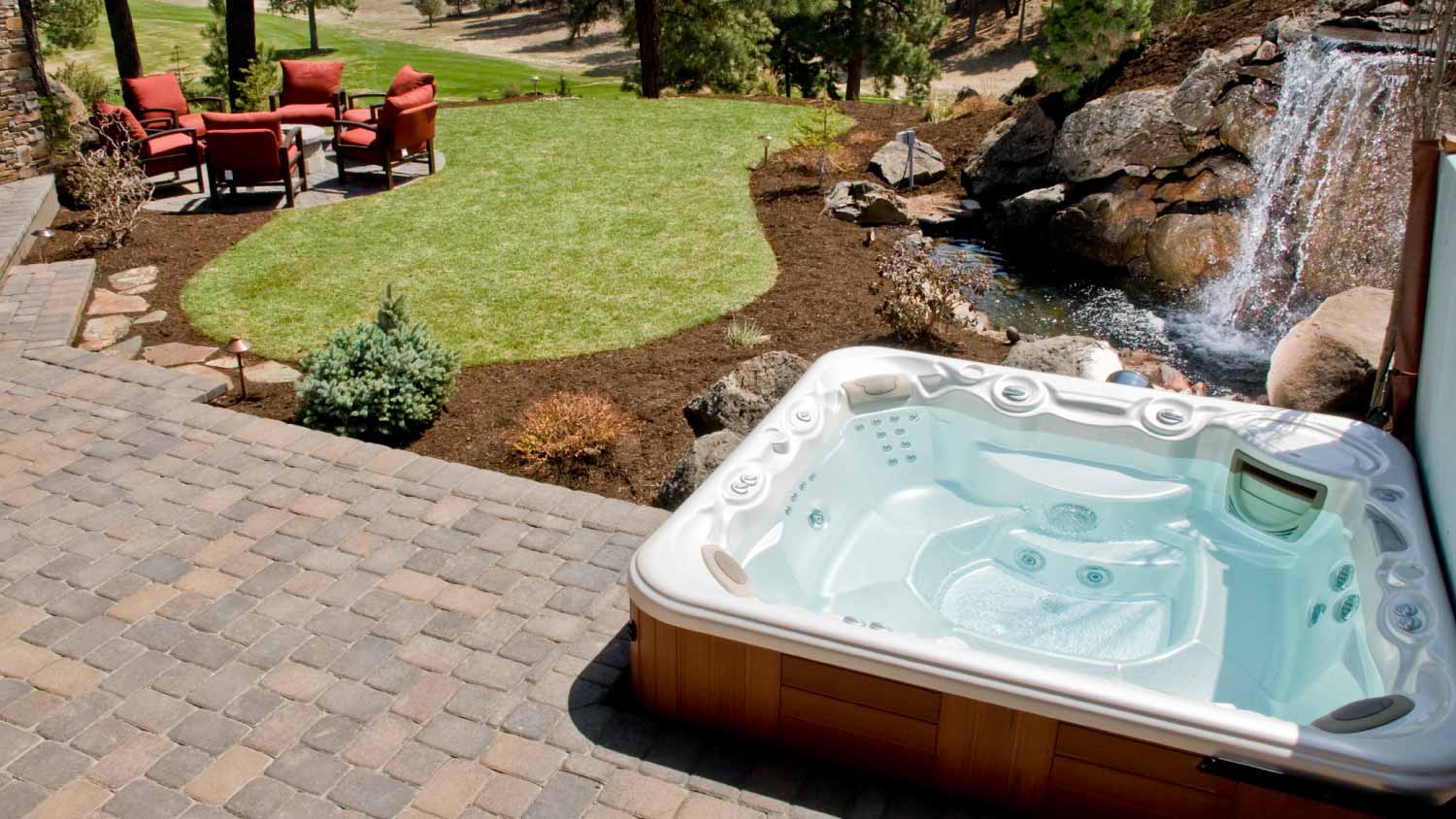 Hot tub with backyard