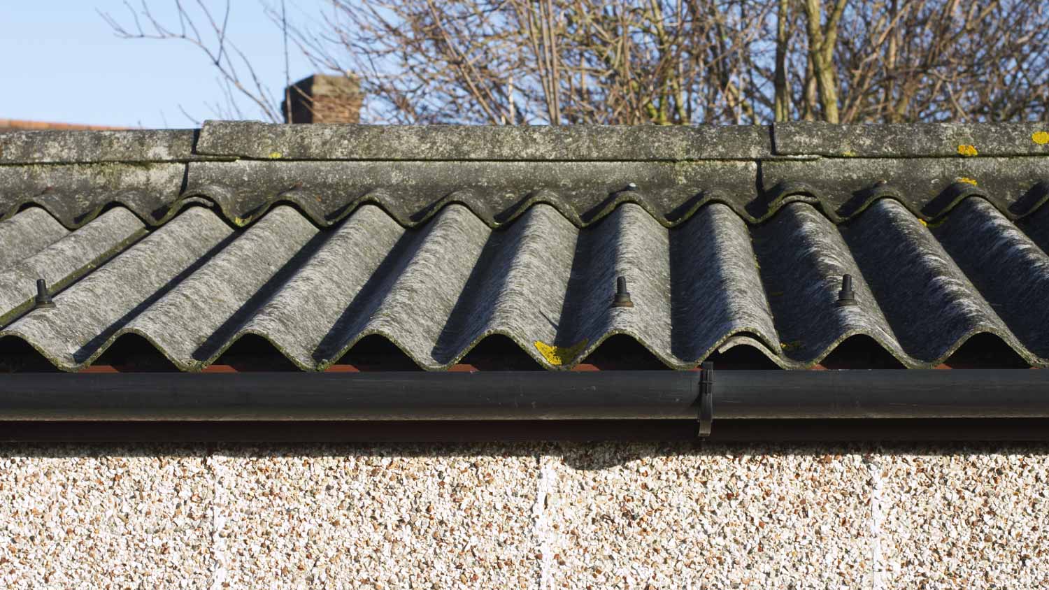 House roof with asbestos 