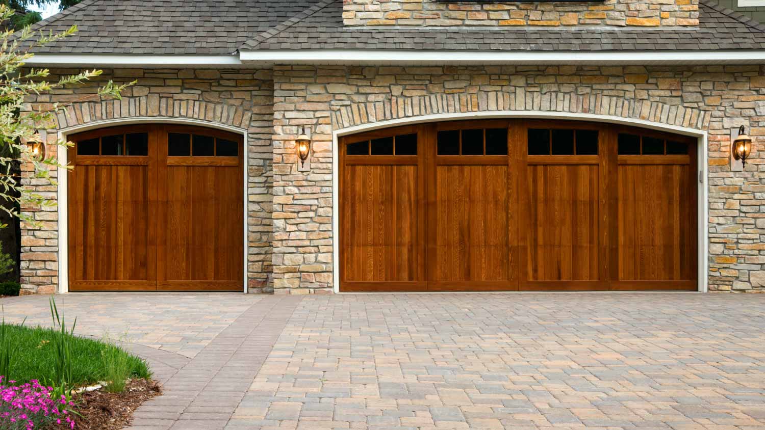 House with two garage doors