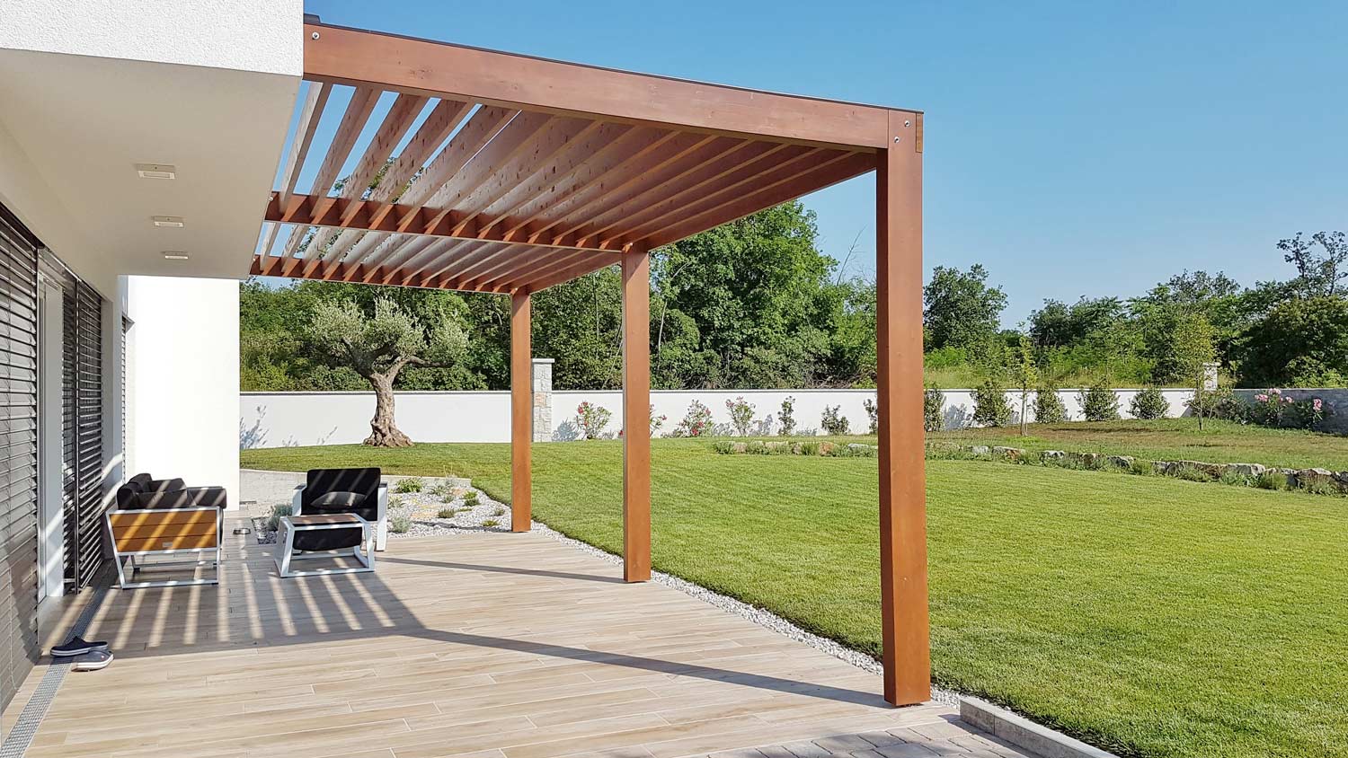 Pergola on the back of modern house