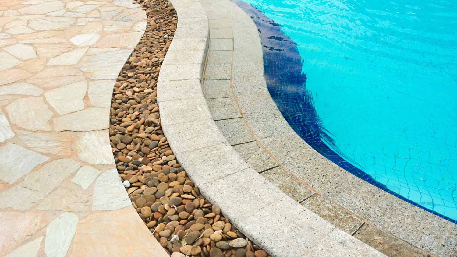 Curved swimming pool edge