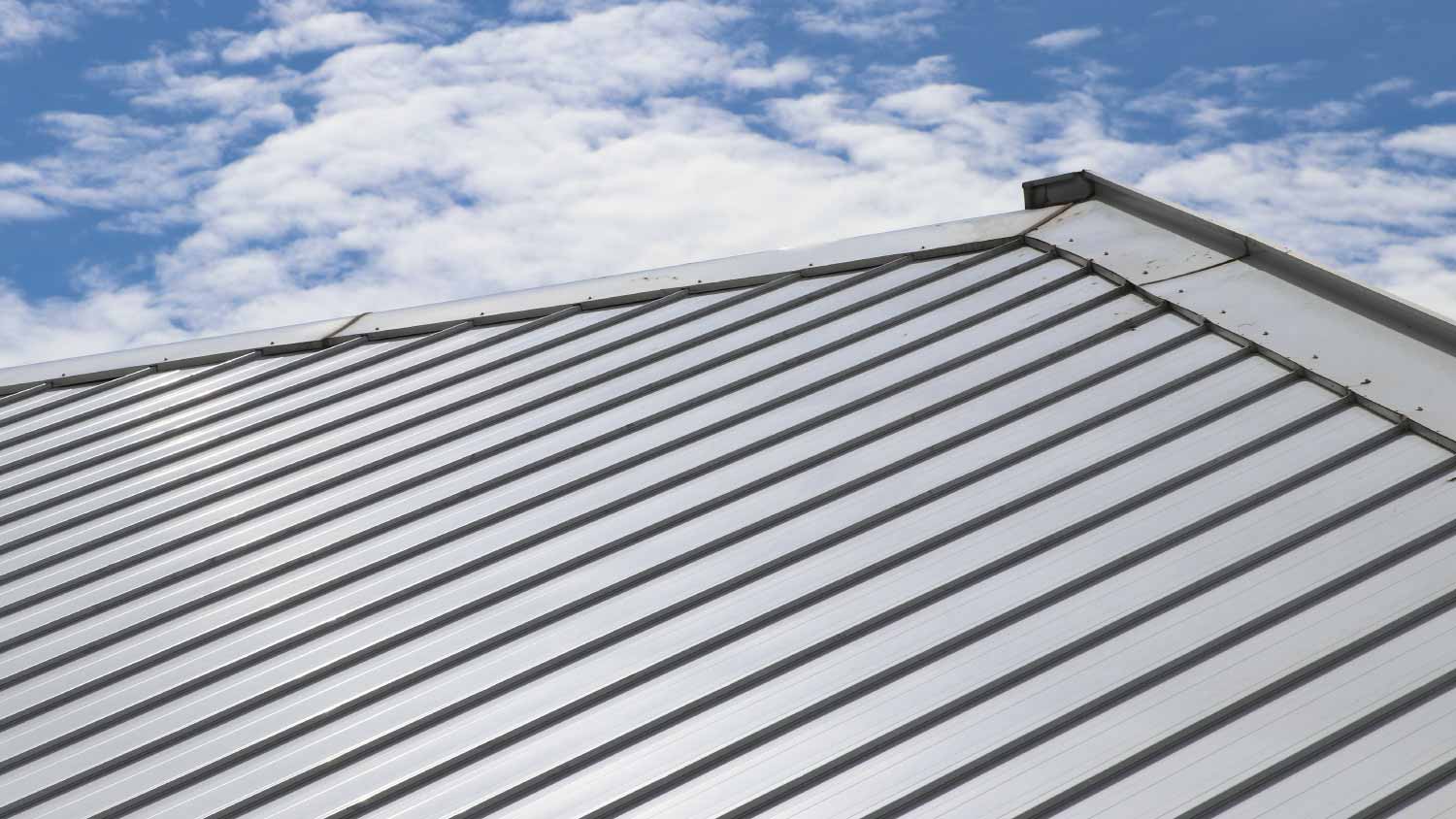 Metal sheet roof