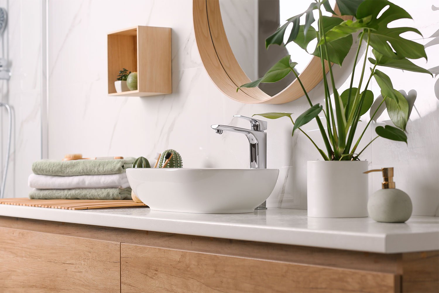 Modern bathroom sink with decor