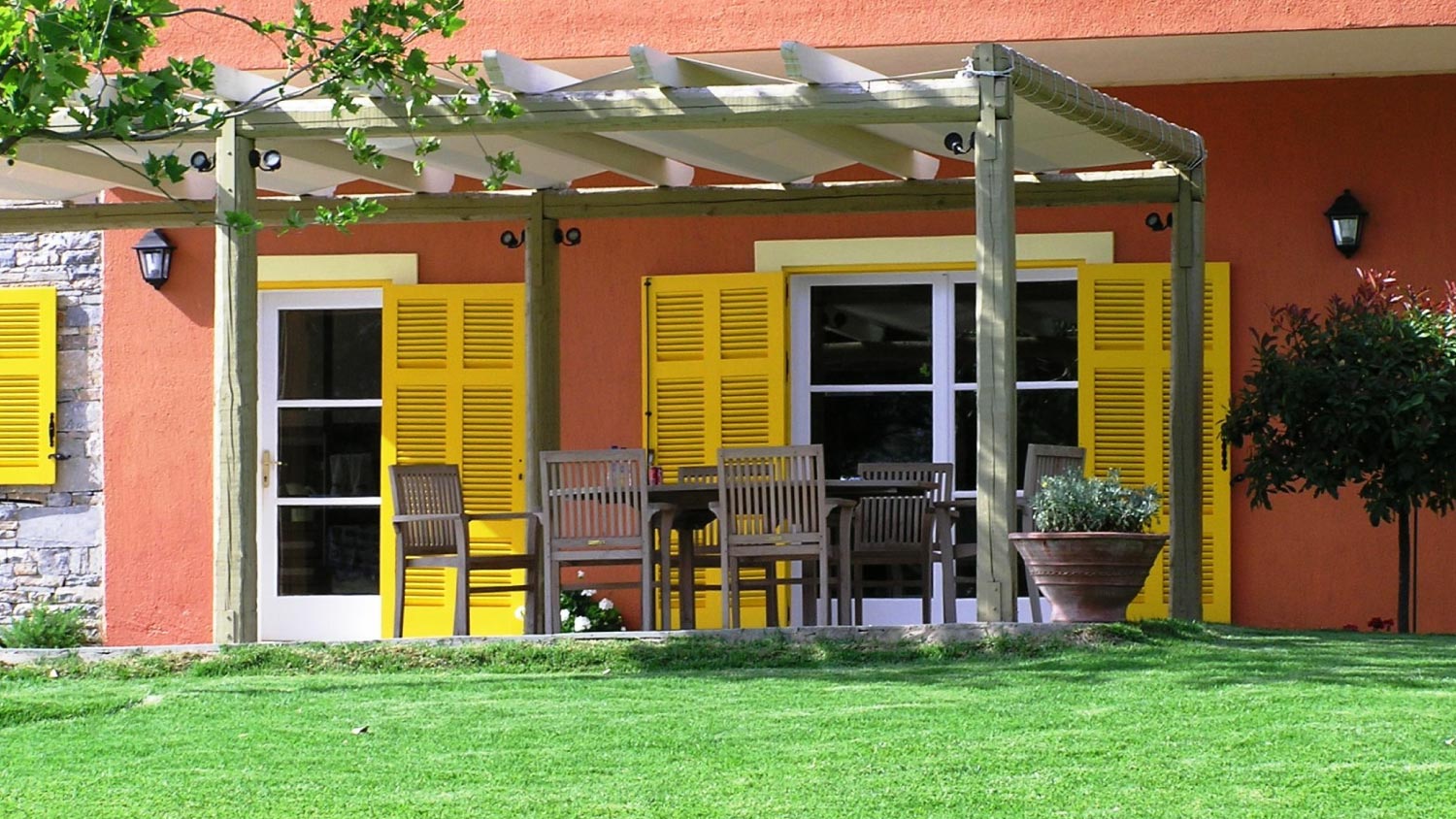 A nice patio with terracotta paint