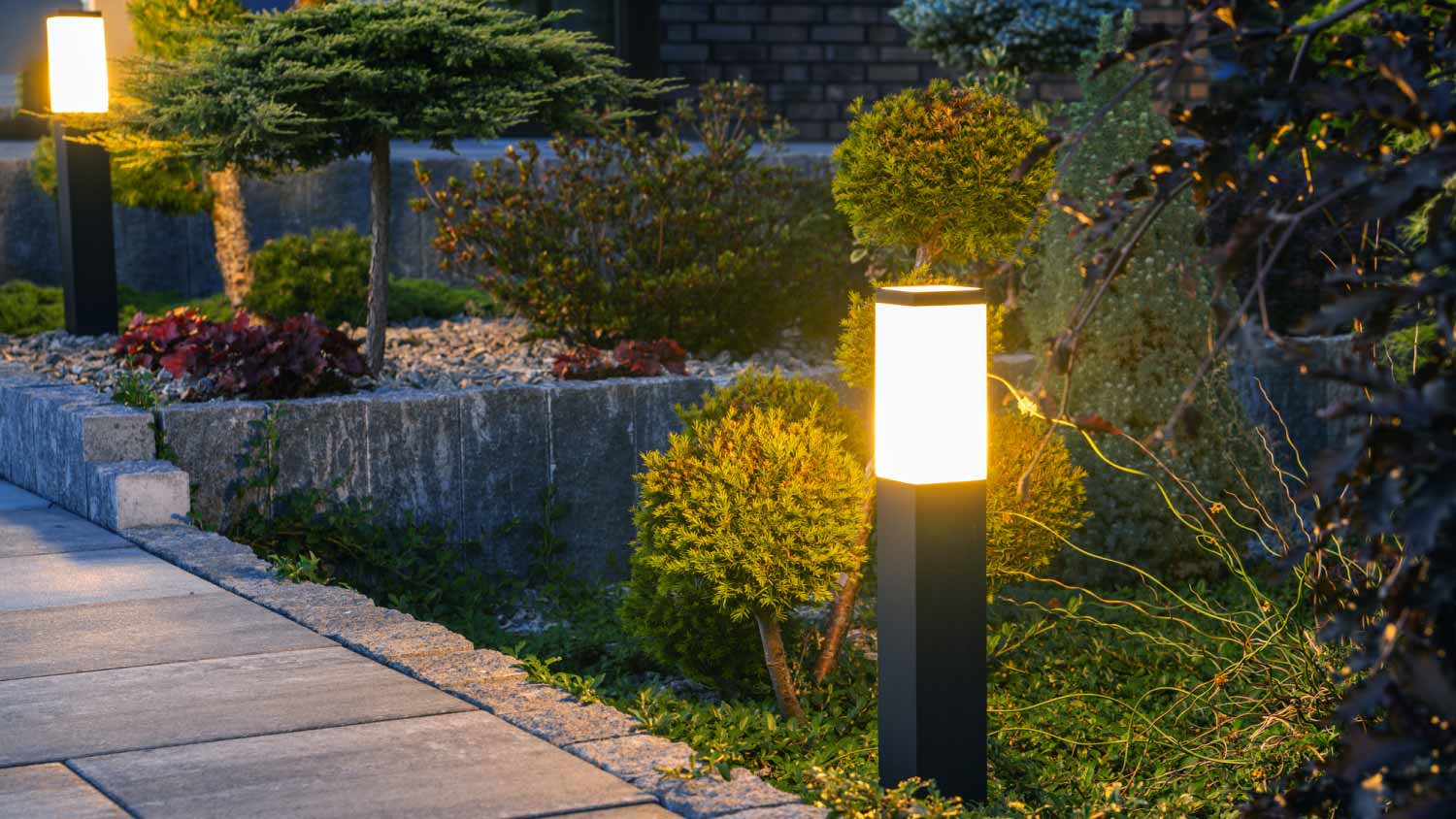 Outdoor bollard lamp