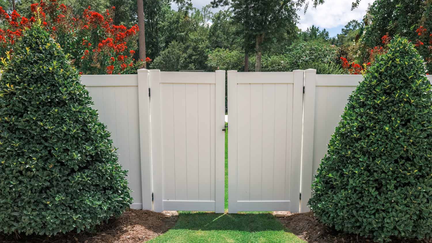 PVC tall fence 