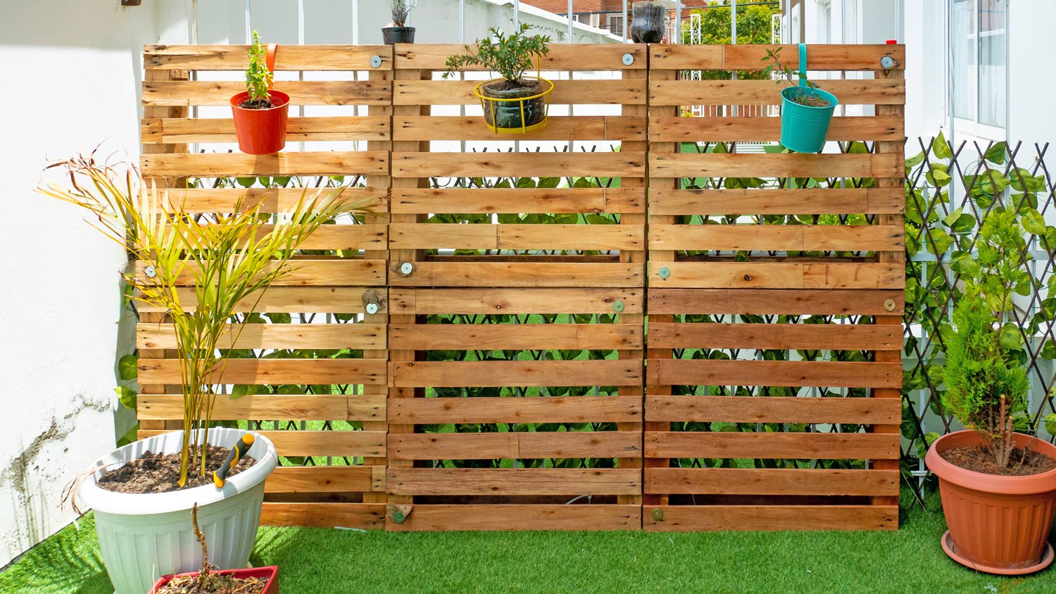 Garden fence made from Wooden Pallets