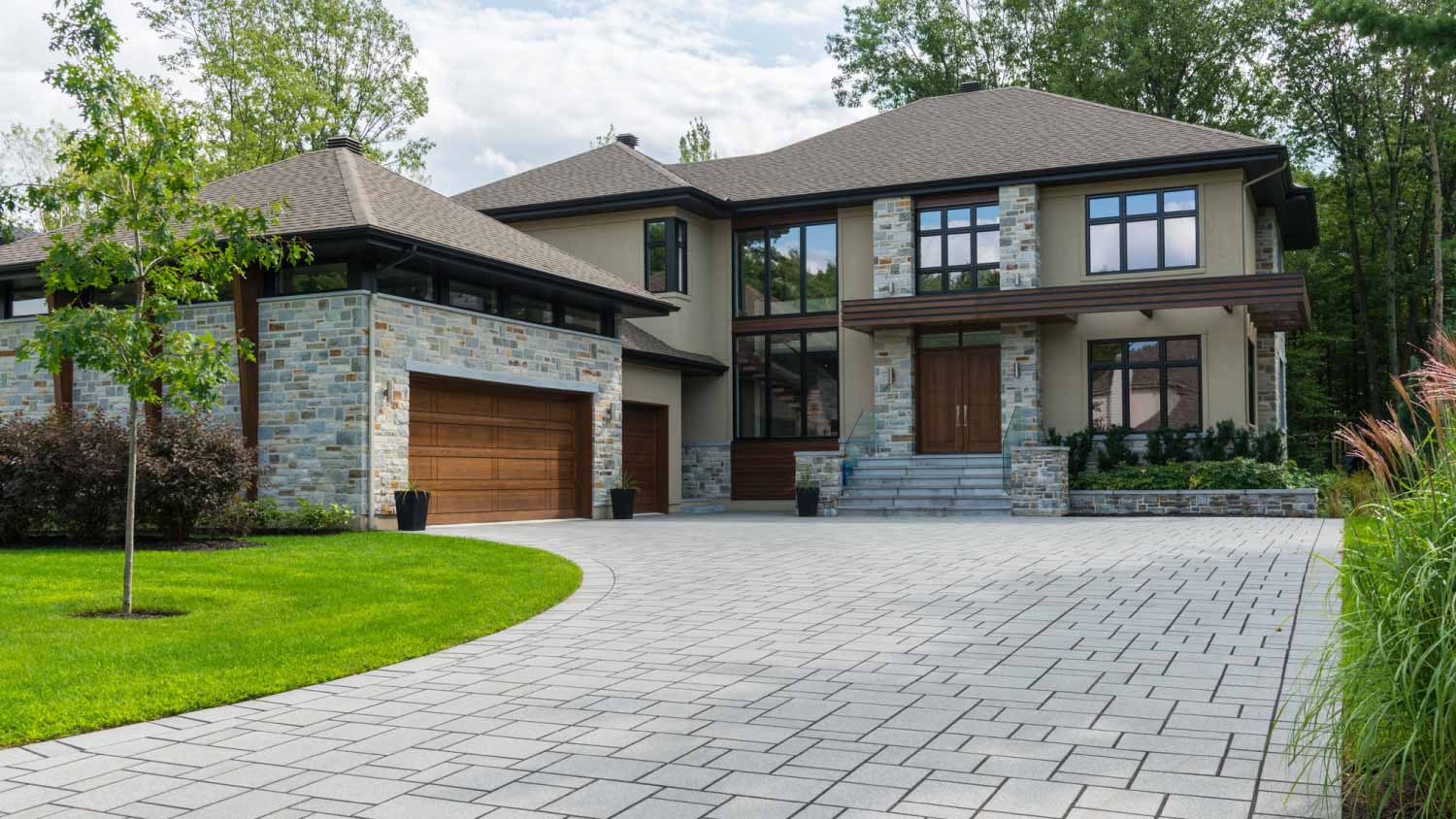 Residential building with a driveway