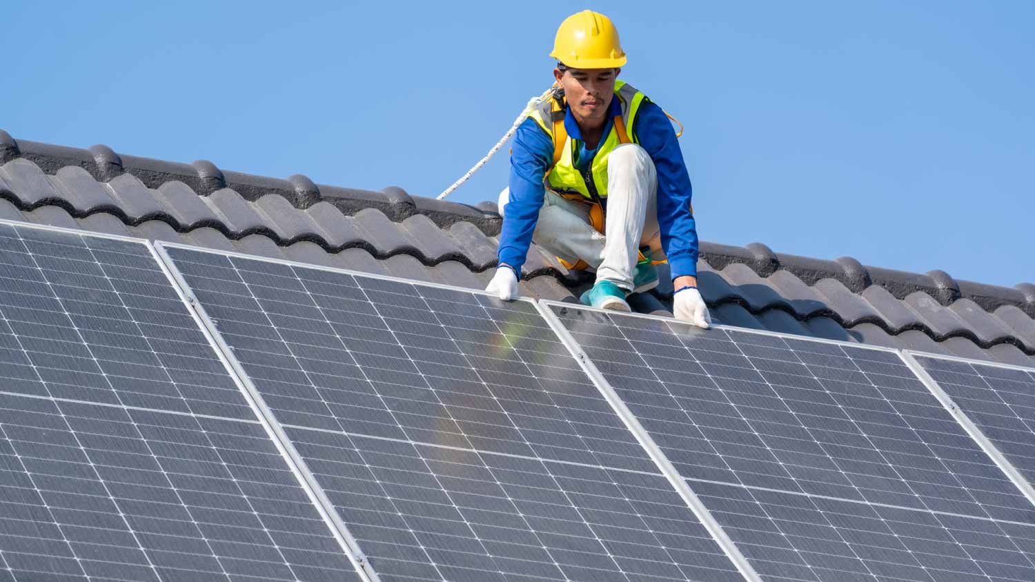 Rooftop solar power plant installation