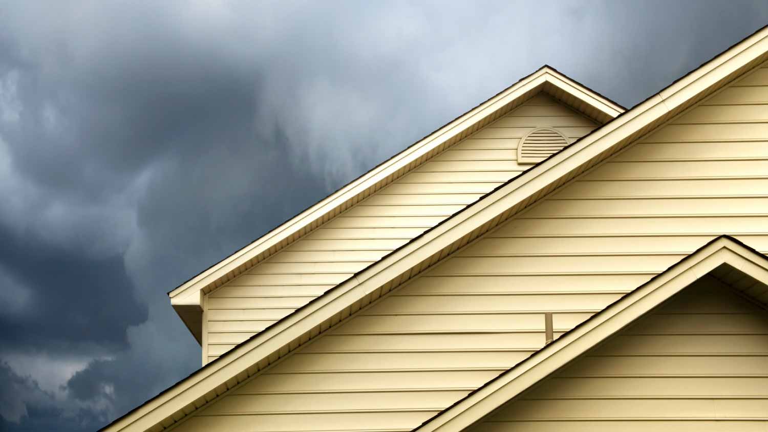 Siding house under storm