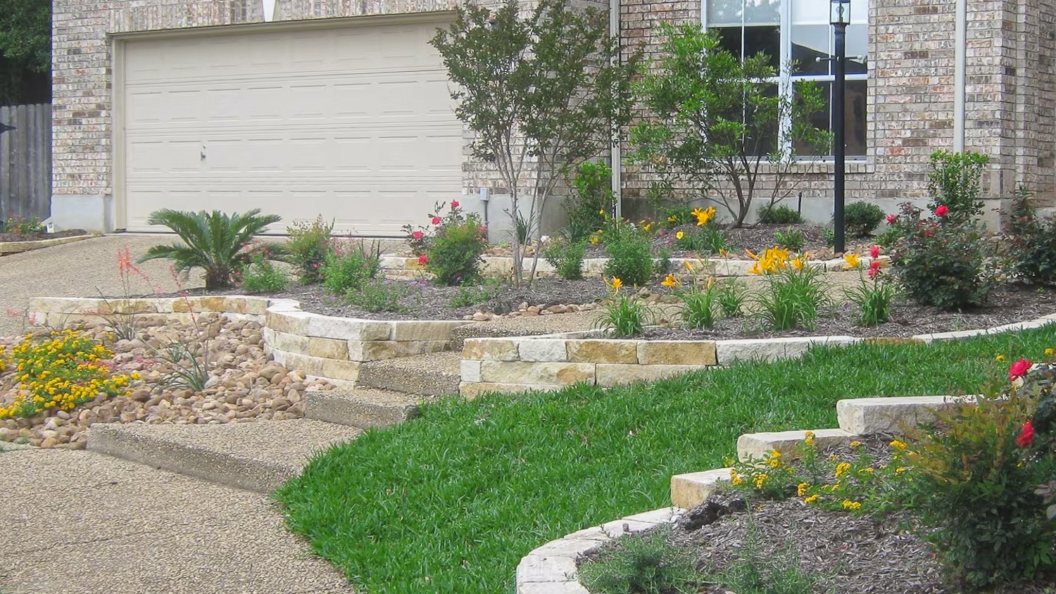 Stone retaining wall