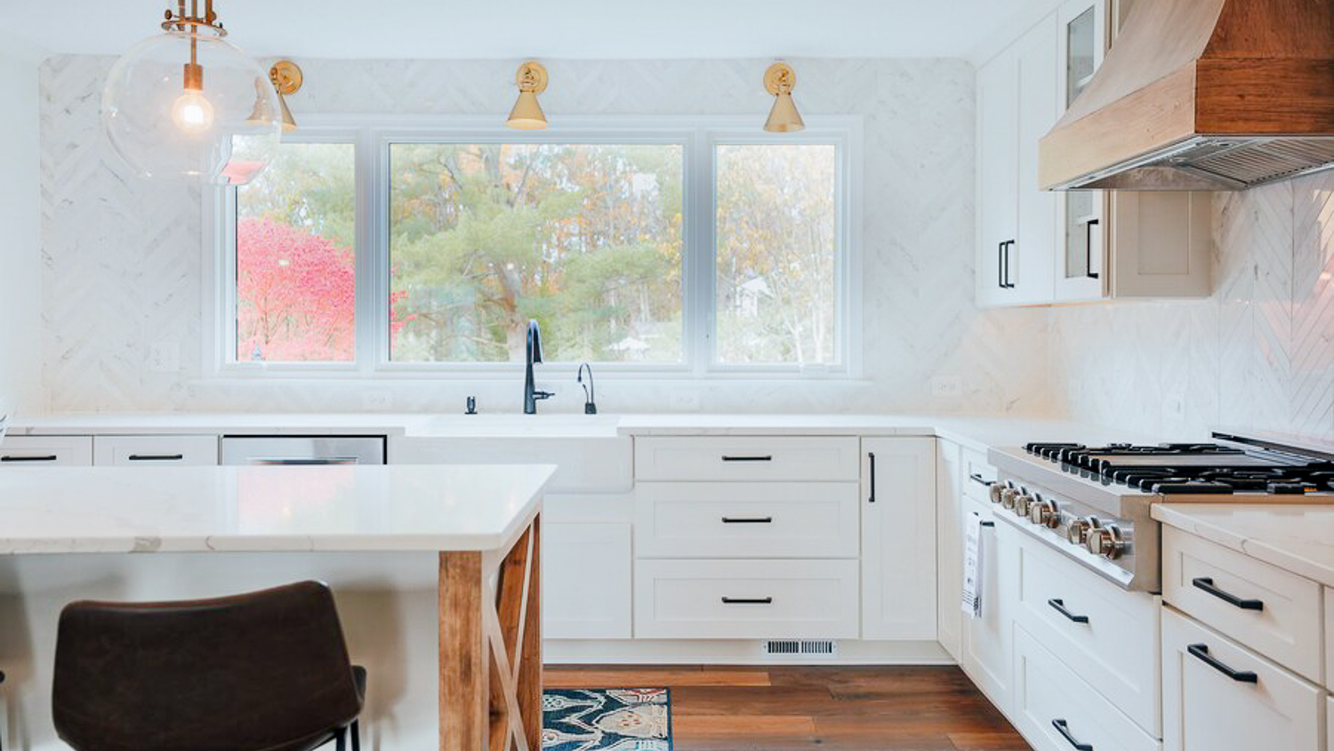 White farmhouse kitchen