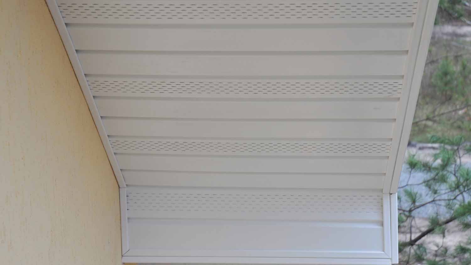 Plastic white PVC soffit board