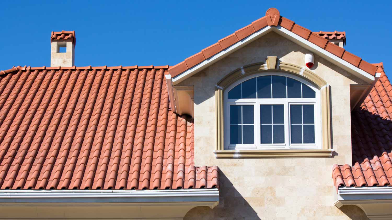 Roof with clay tiles