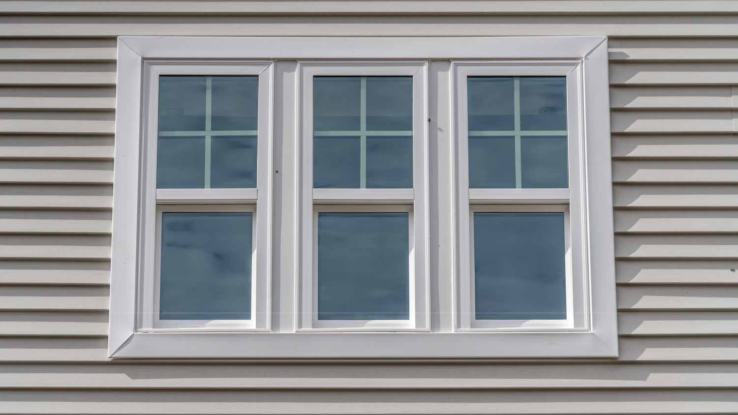 Triple hung window