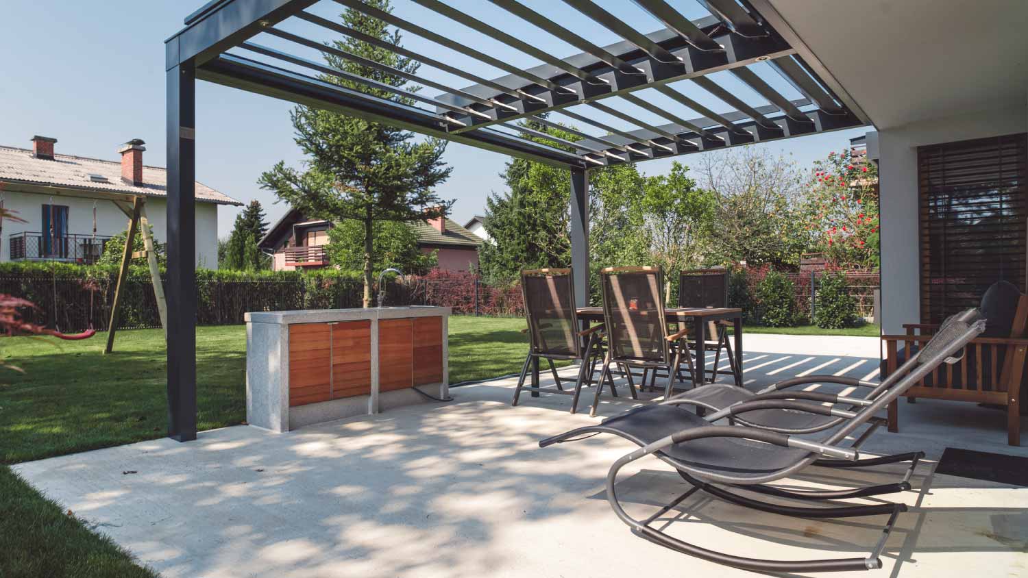 Walkout patio with concrete floor