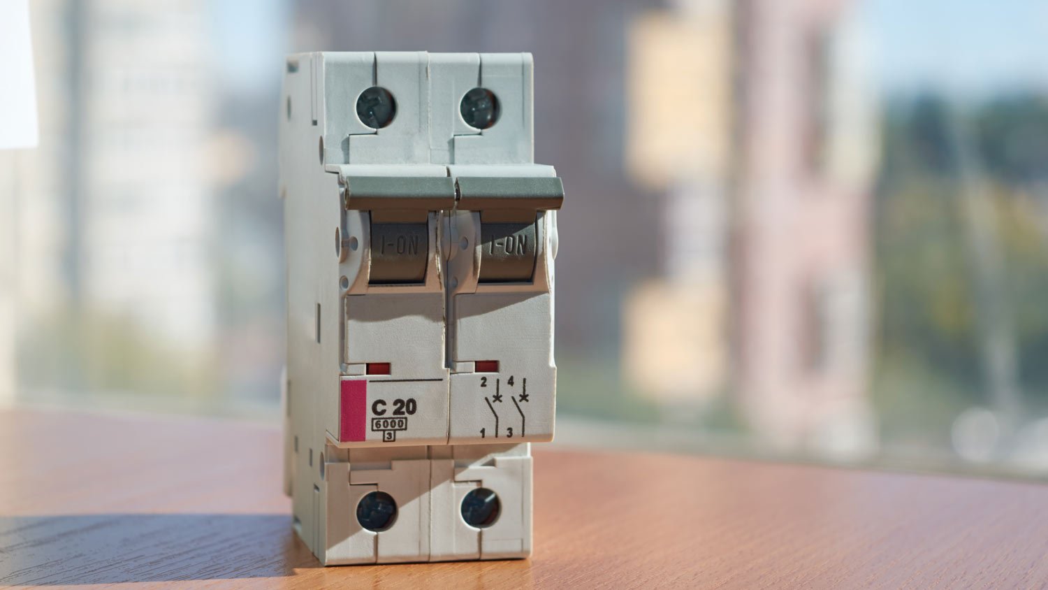 double pole circuit breaker