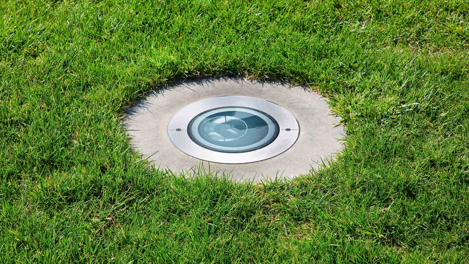 in-ground well lights on lawn