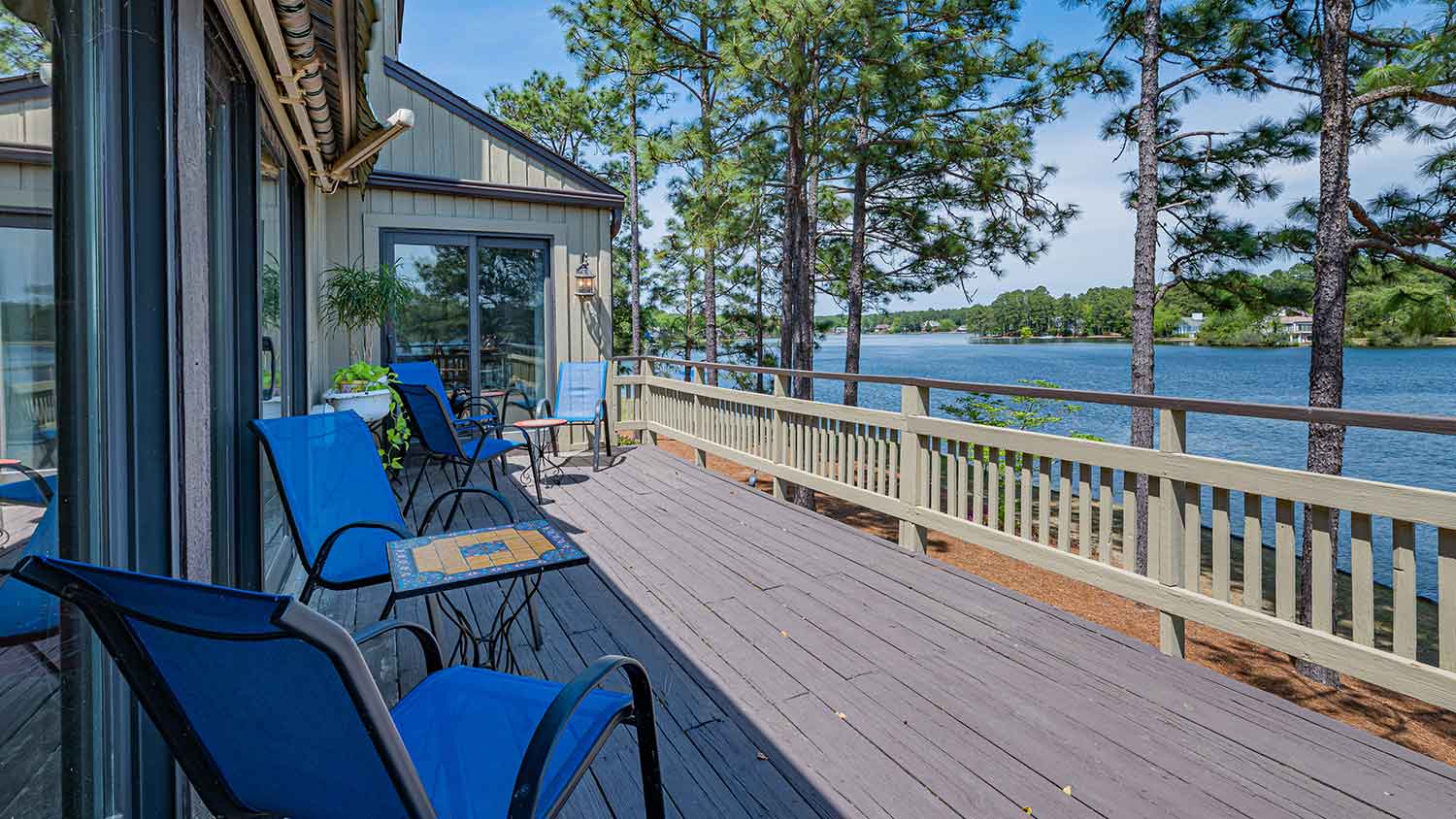 Elevated deck overlooking the lake