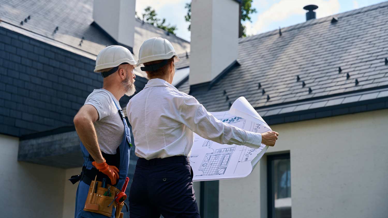 site manager overlooking home inspection