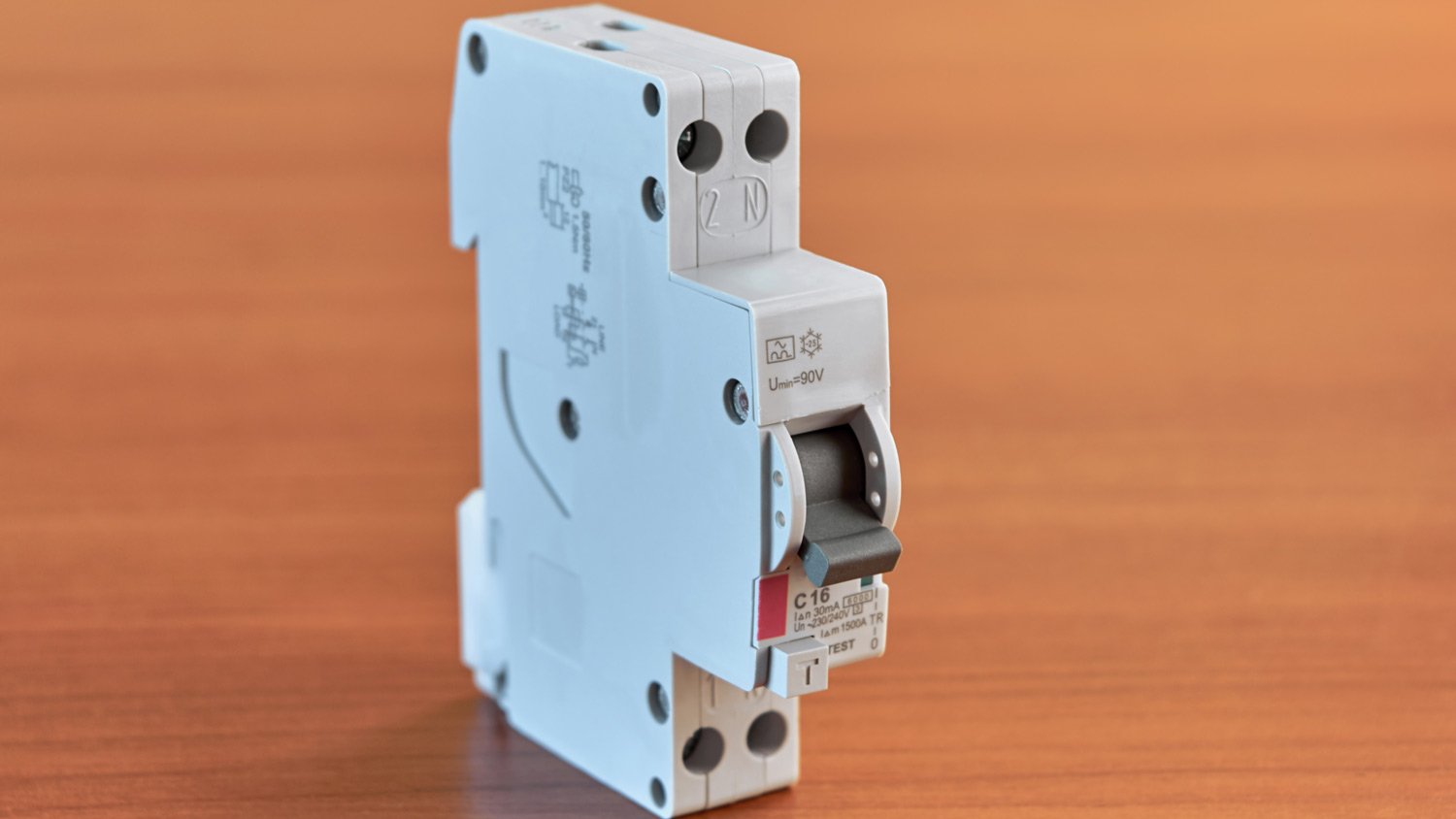 standard single pole circuit breaker 