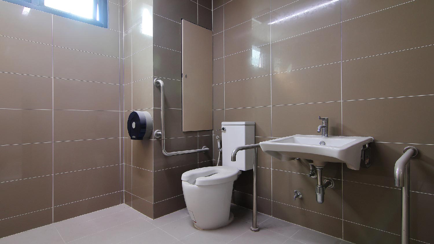 An accessible bathroom with a wheelchair sink