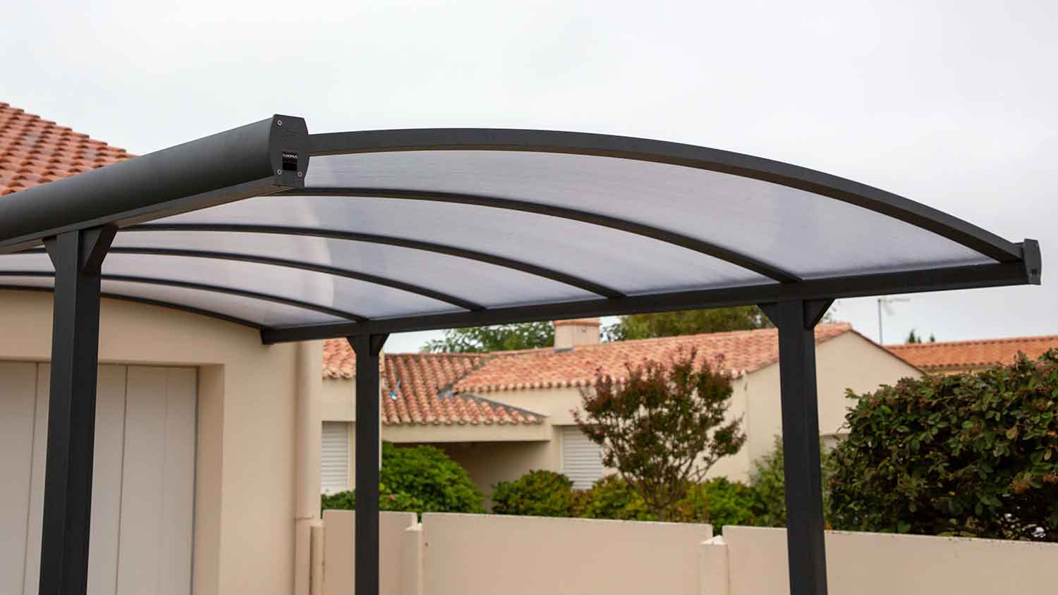 Arched polycarbonate pergola installed in the yard