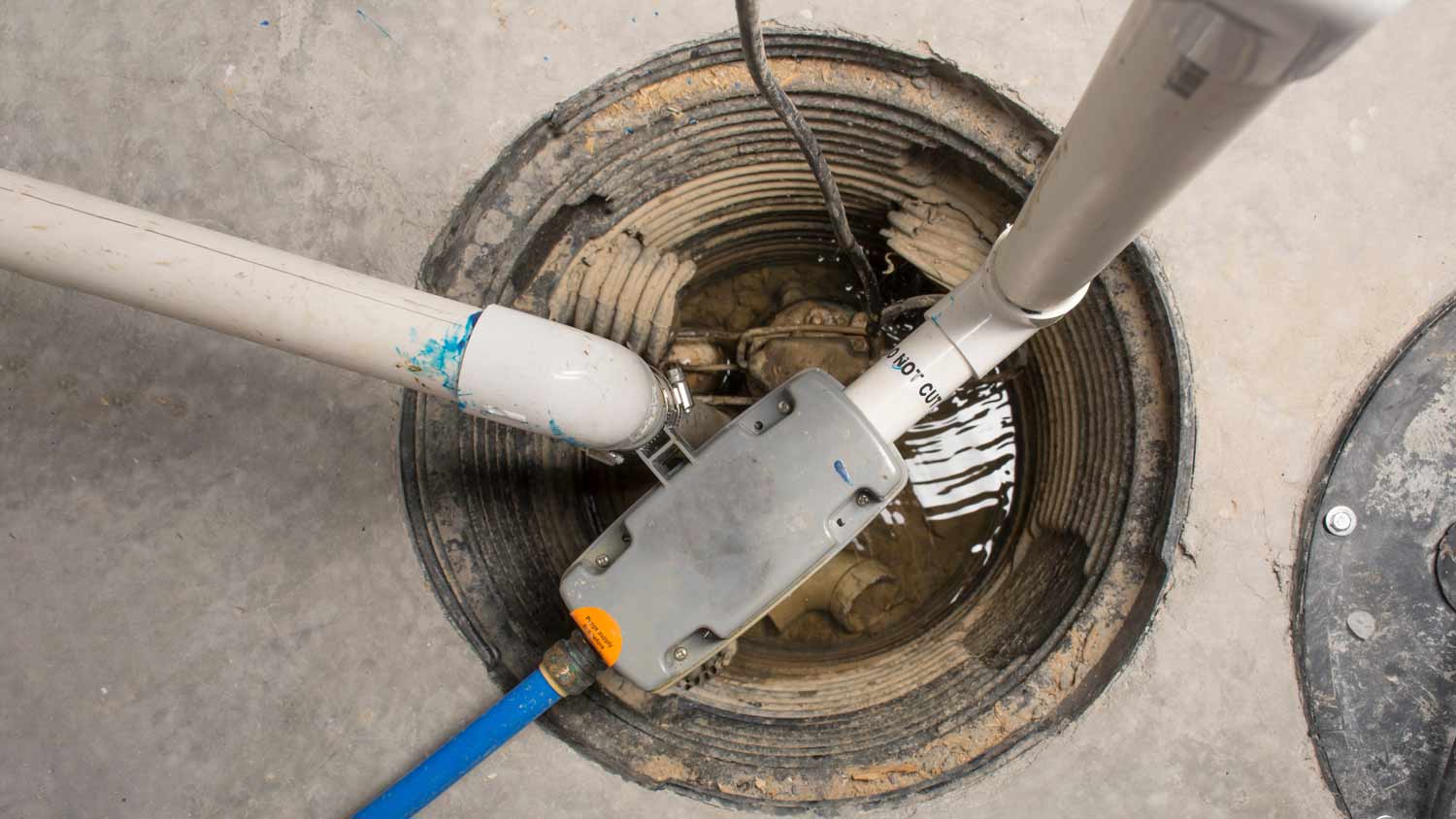 backup sump pump in basement  