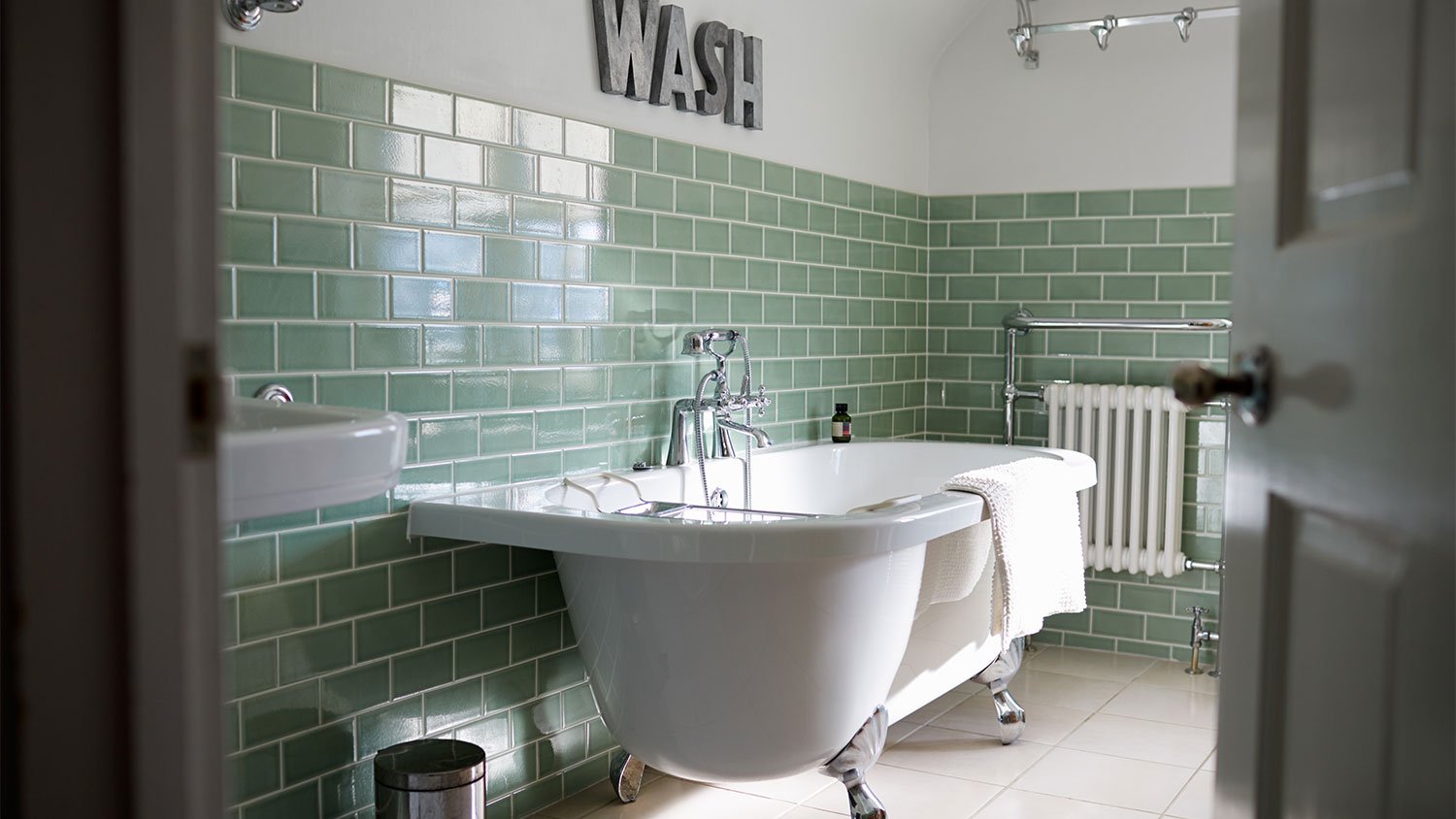 A view of a tiled bathroom