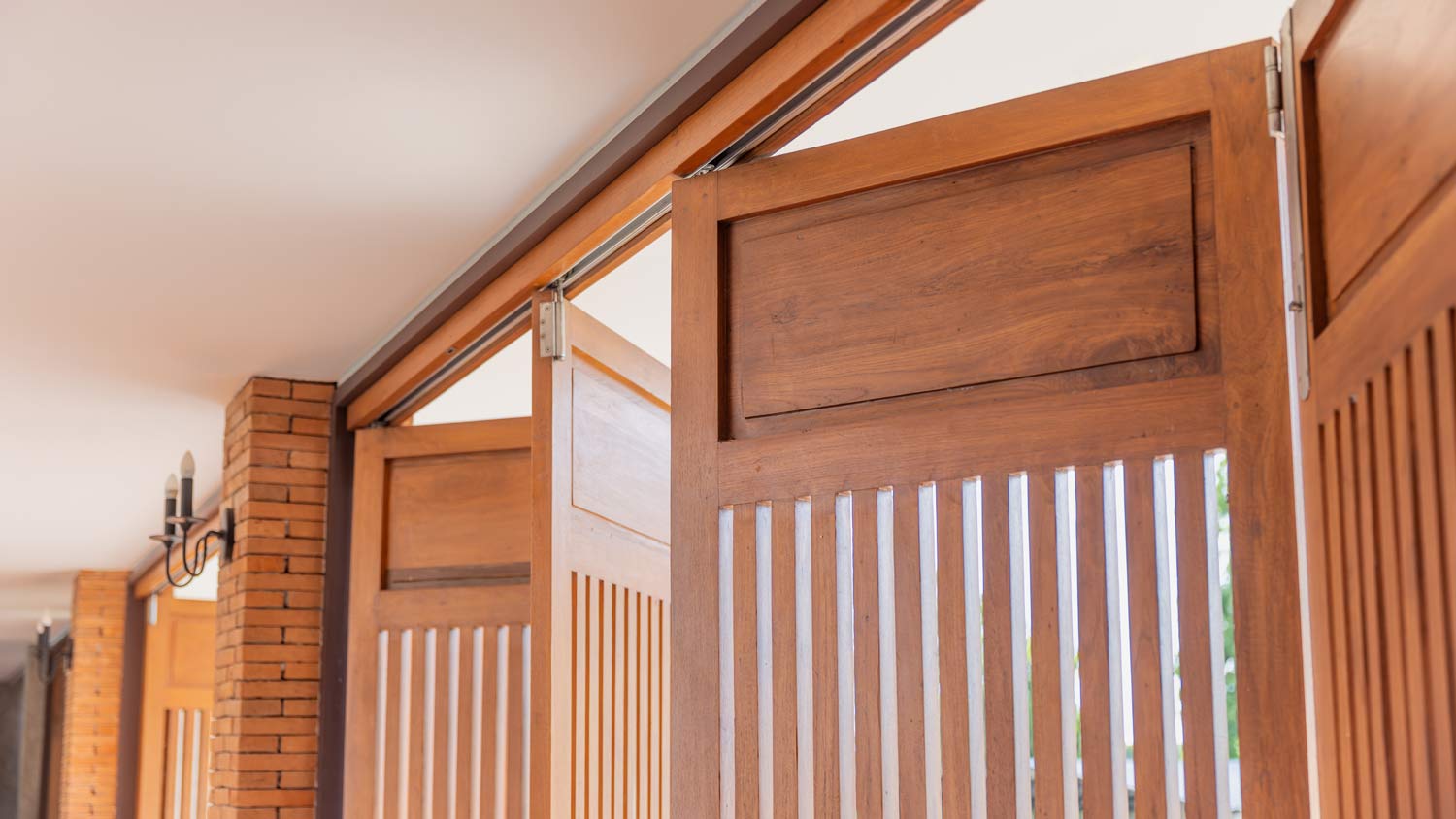 bi-folding sliding door 
