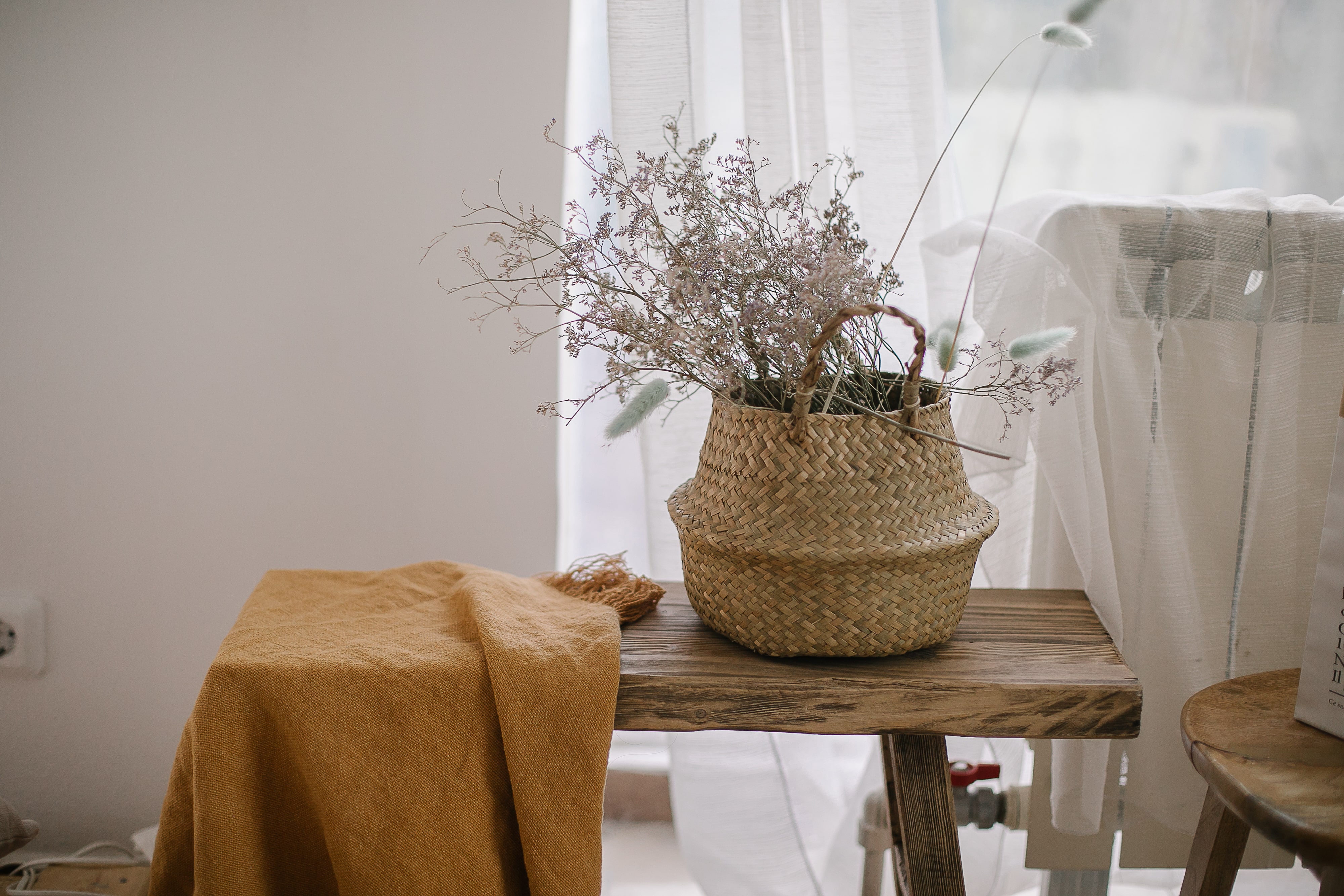 Neutral decorative accents on wooden bench