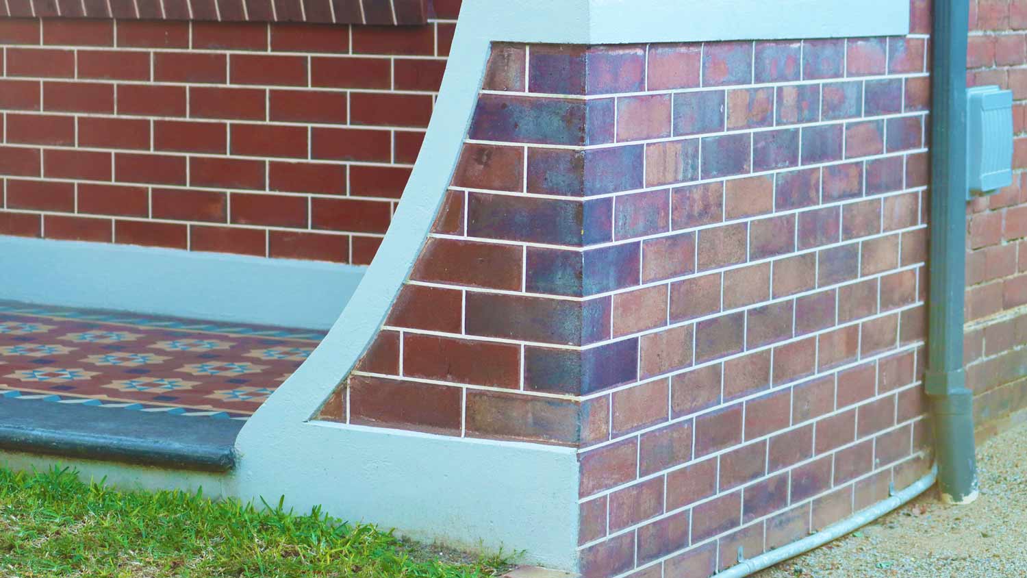 brick with efflorescence