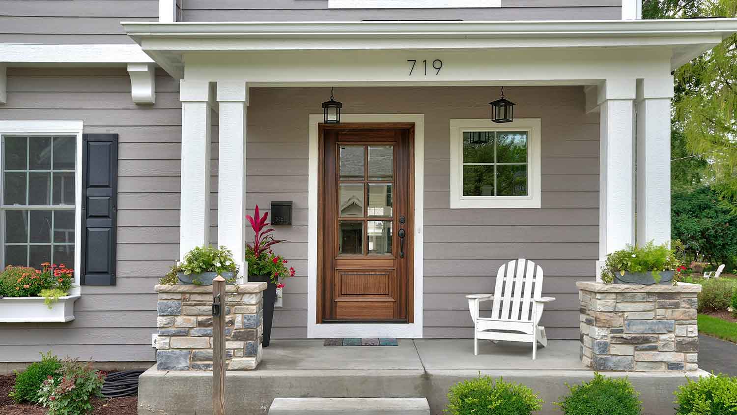 House porch with brickmould surrounding the entry door