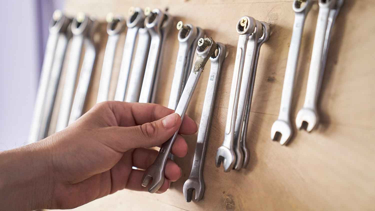 Choosing the right wrench from a set