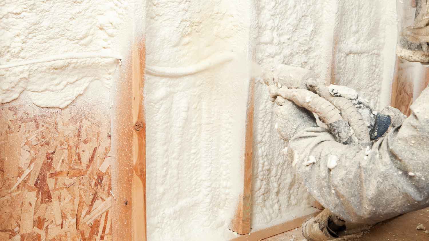 Spray Foam Insulation vs Fiberglass Key Differences