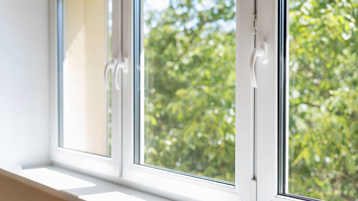 closed vinyl windows