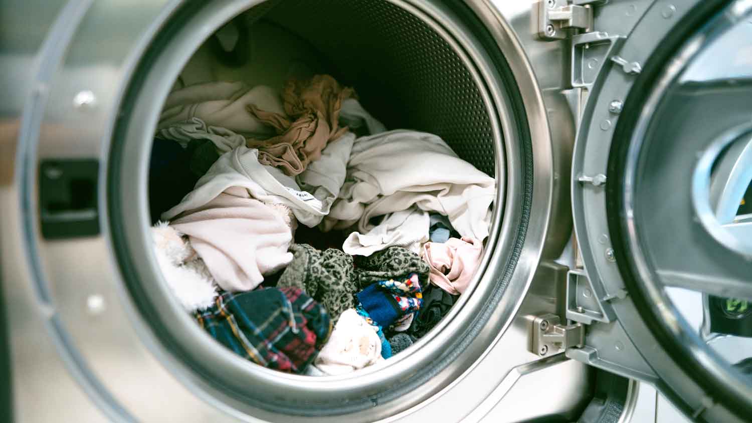 Damp clothes in the washing machine